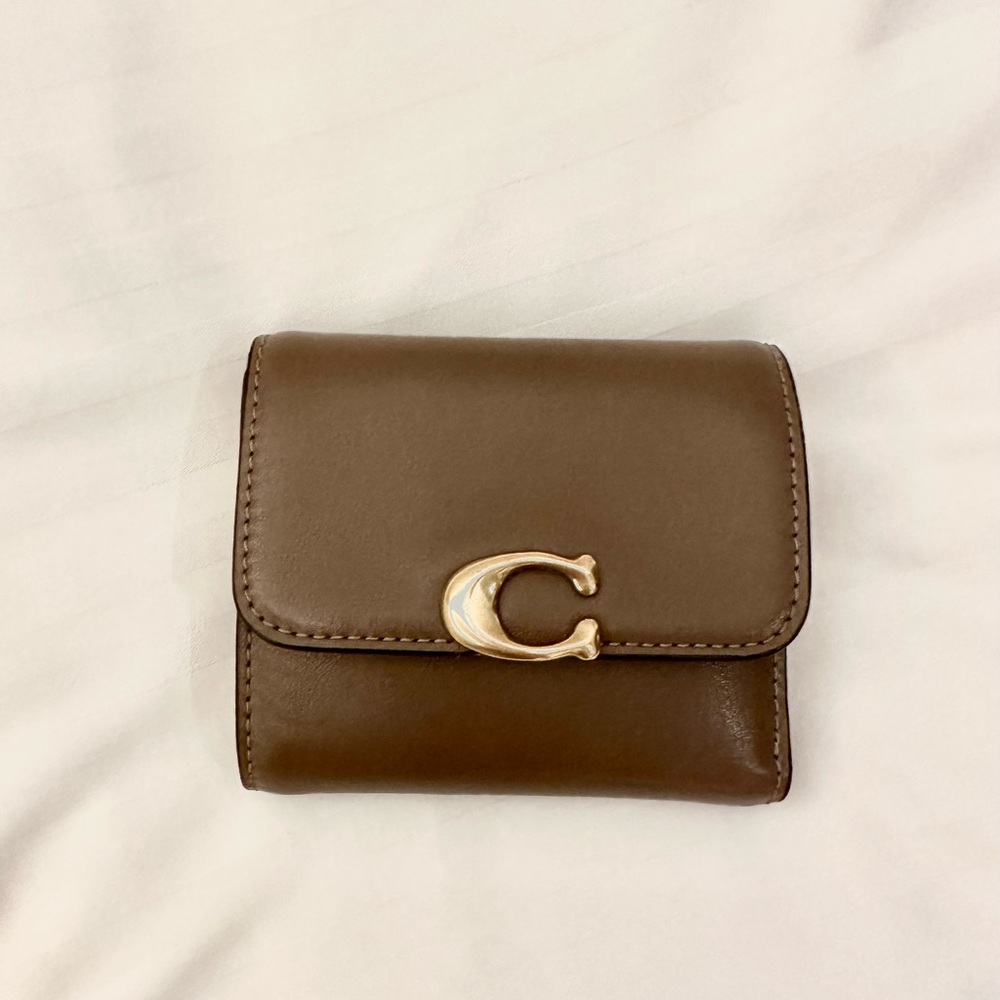 Coach bandit wallet in dark stone color